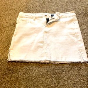 White denim mini, raw hem, size 5